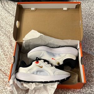 NWT Nike Women’s React Escape Sneaker